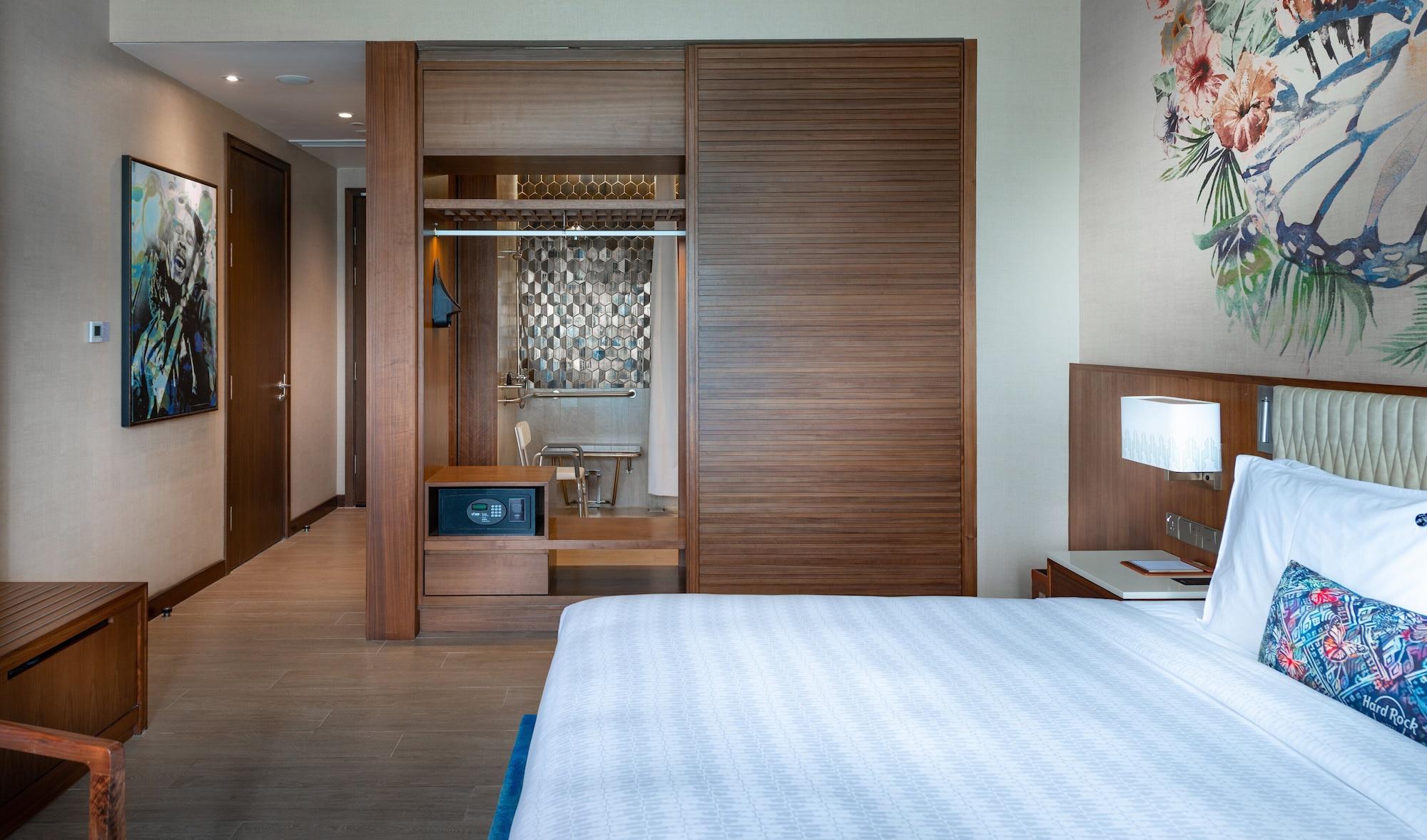 Hard Rock Hotel Desaru Coast Εξωτερικό φωτογραφία A bedroom at the hotel