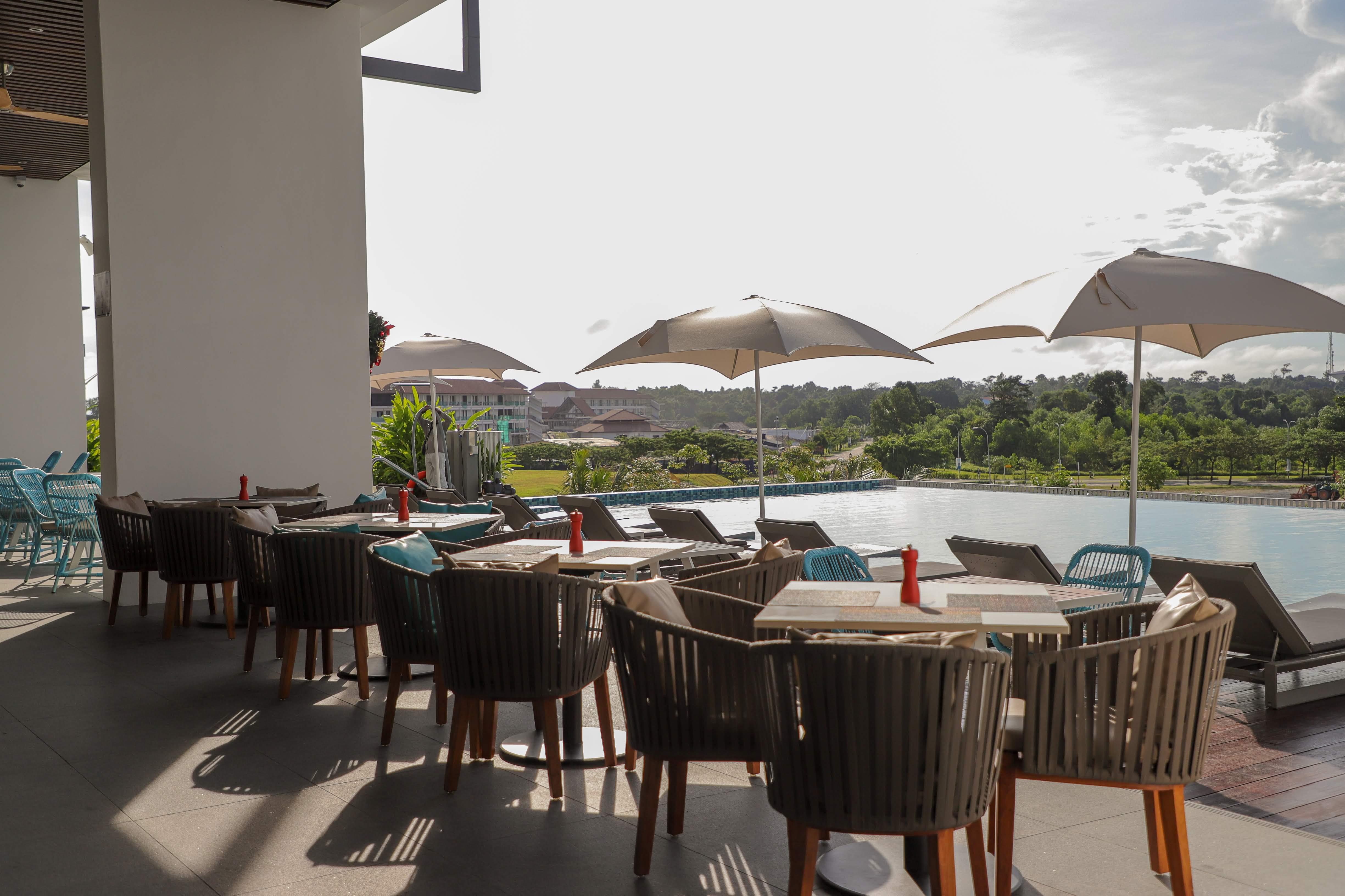 Hard Rock Hotel Desaru Coast Εξωτερικό φωτογραφία The poolside at the hotel