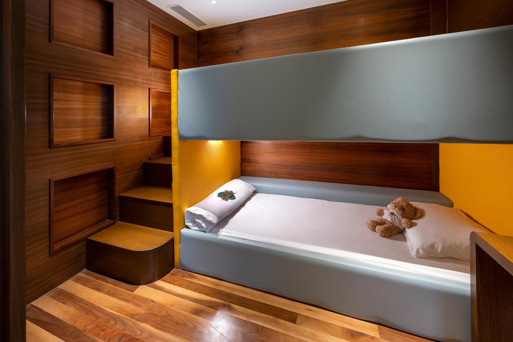 Hard Rock Hotel Desaru Coast Εξωτερικό φωτογραφία A bunk bed