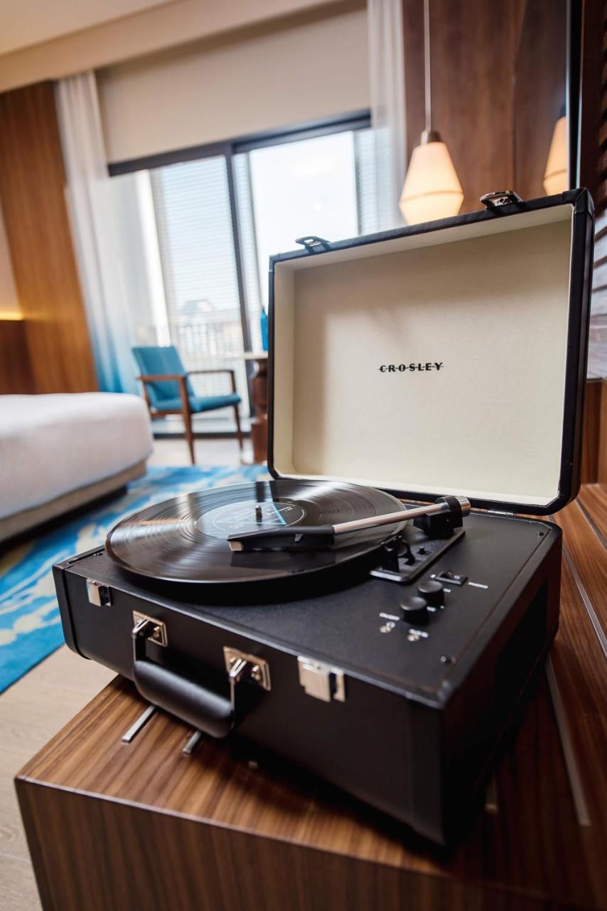 Hard Rock Hotel Desaru Coast Εξωτερικό φωτογραφία Crosley suitcase record player