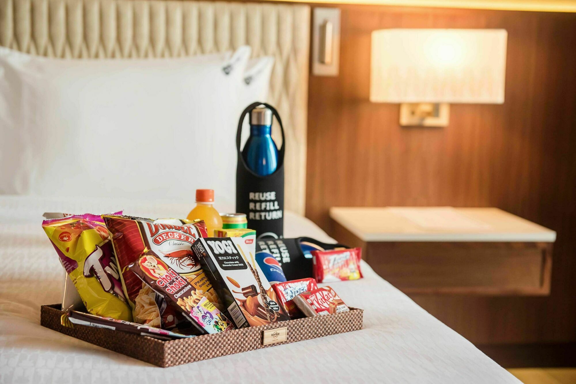 Hard Rock Hotel Desaru Coast Εξωτερικό φωτογραφία A room service tray