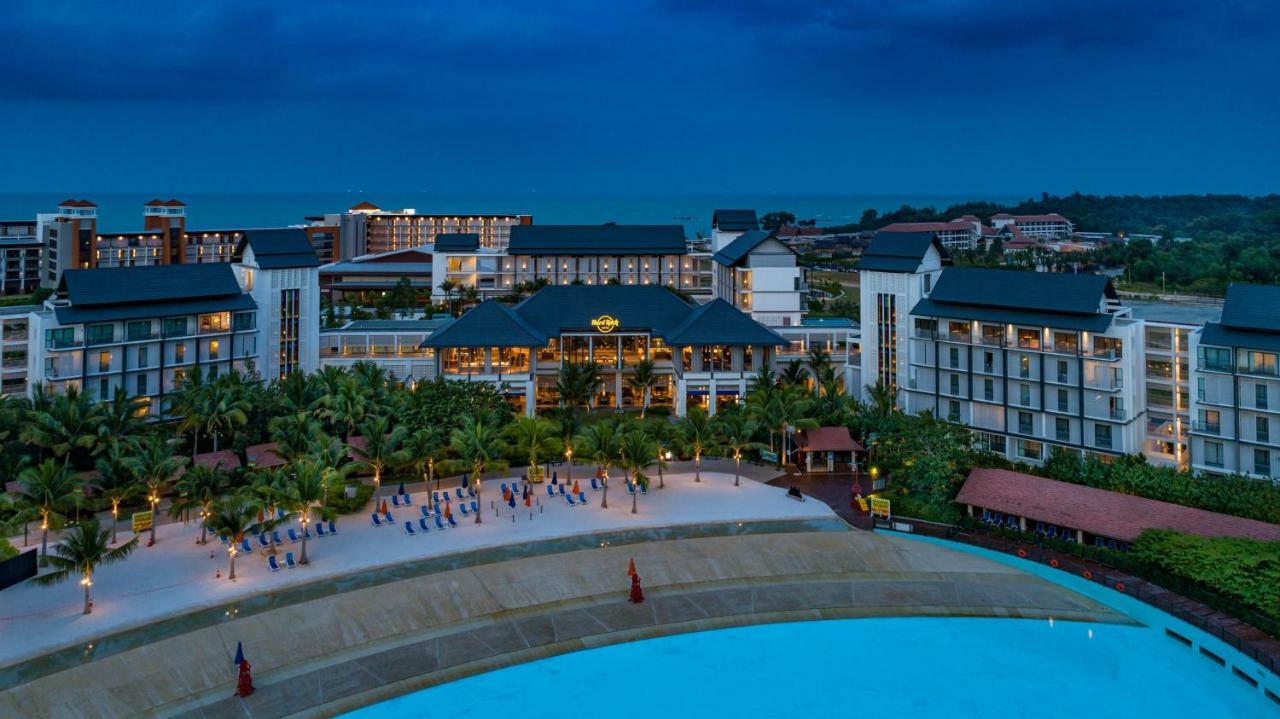 Hard Rock Hotel Desaru Coast Εξωτερικό φωτογραφία The Village